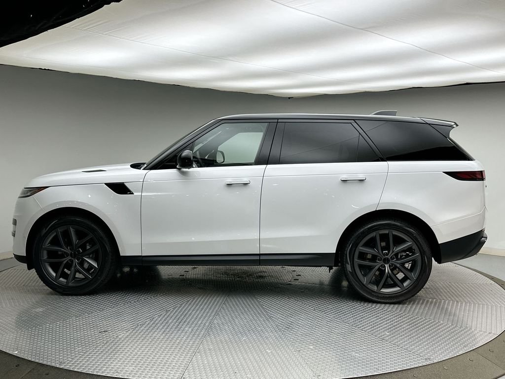 New 2027 Fuji White Land Rover SE image 2