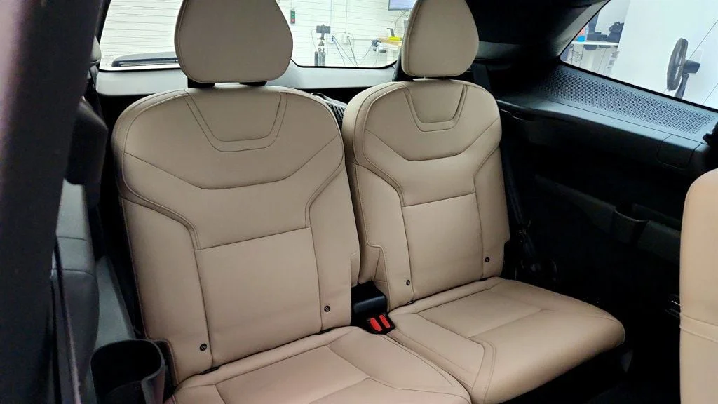 Used 2025 Mulberry Metallic Volvo Twin Motor Performance Ultra 6-Seater w/ Bowers & Wilkins Audio image 20