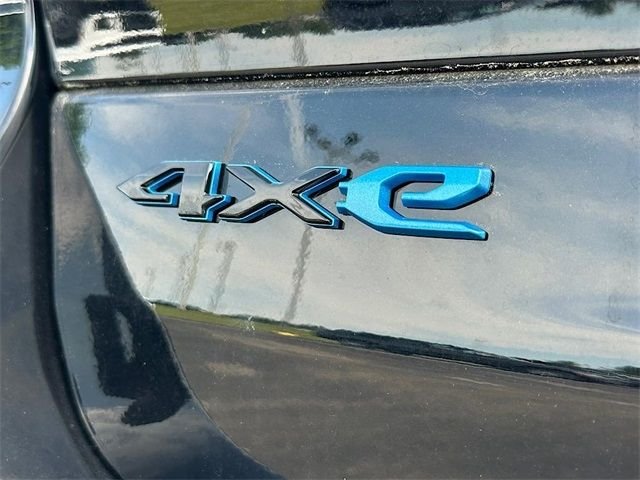 New 2024 Diamond Black Crystal Pearl-Coat Exterior Paint Jeep Anniversary Edition 4xe image 9