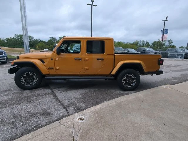 New 2026 Goldilocks Exterior Paint Jeep Sahara image 27