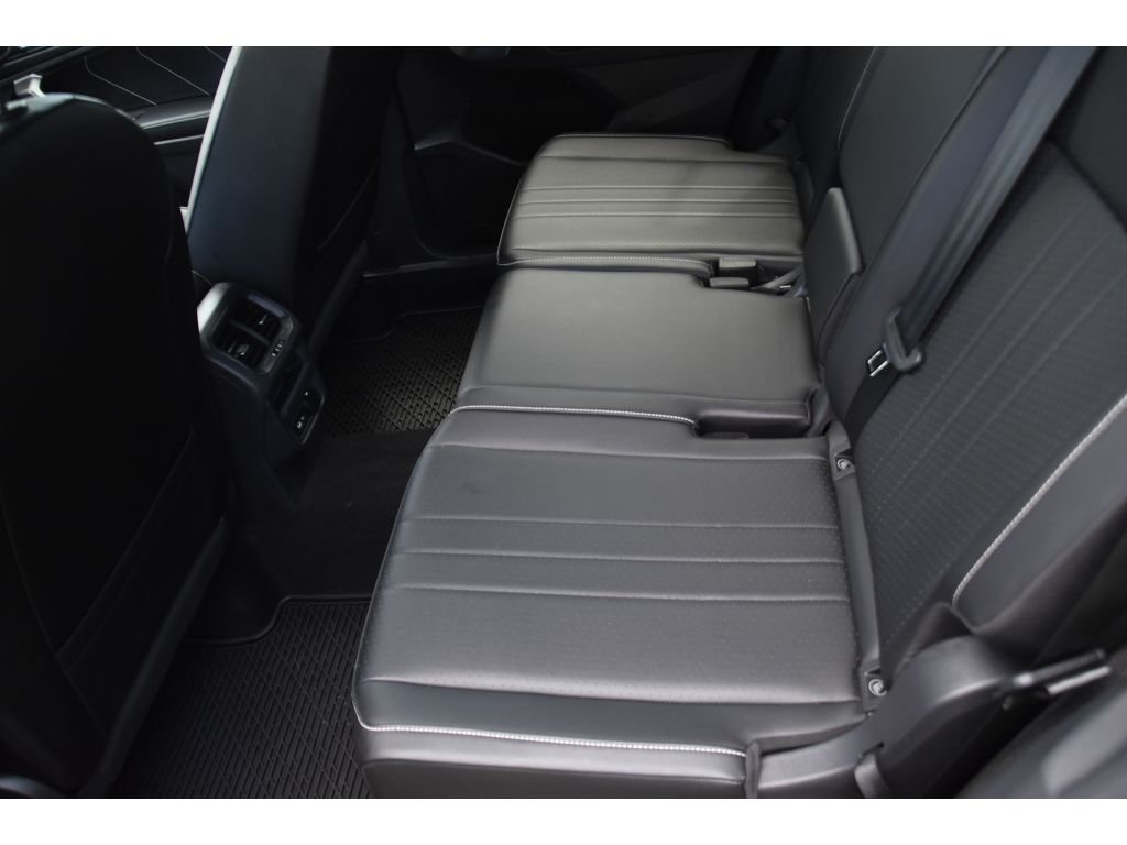 Used 2022 Deep Black Pearl Volkswagen SE R-Line Black image 18
