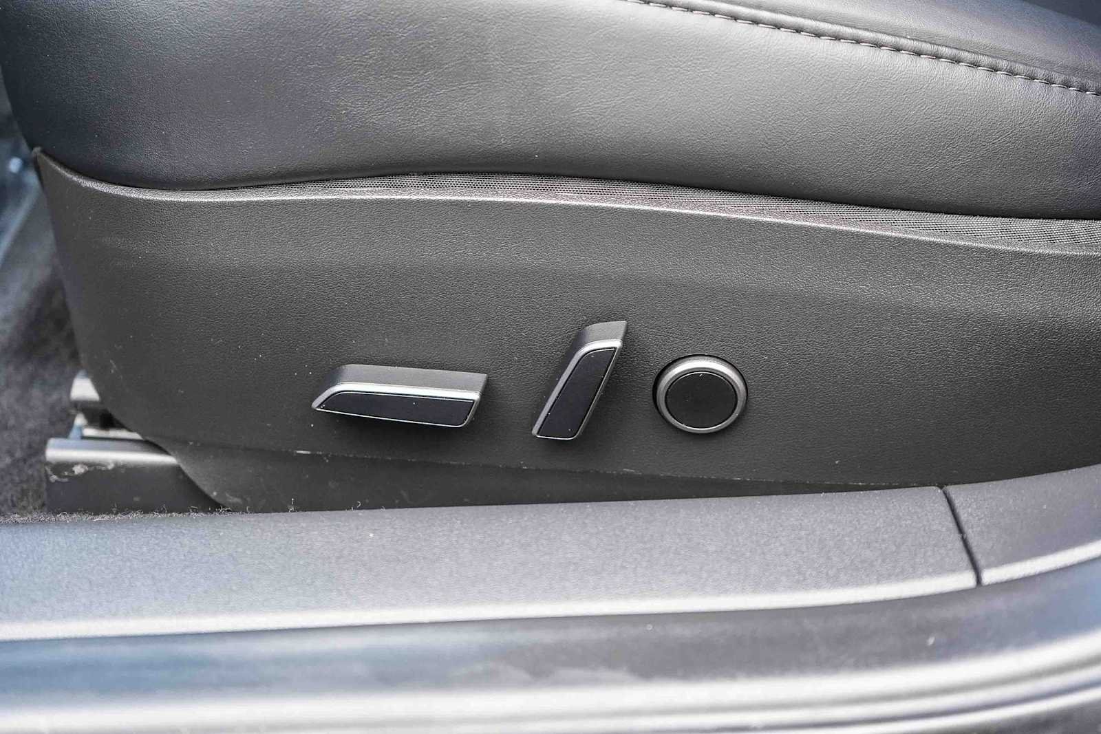 Used 2023  Tesla  image 20