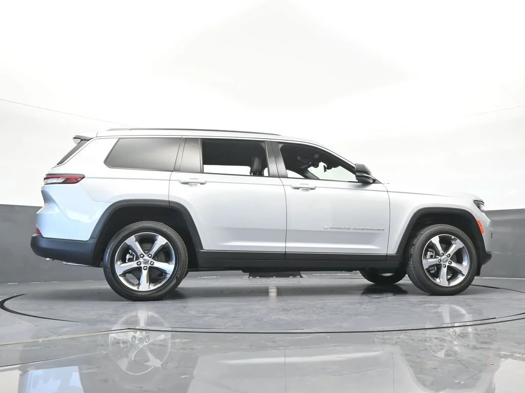 Used 2025 Silver Jeep Limited image 63