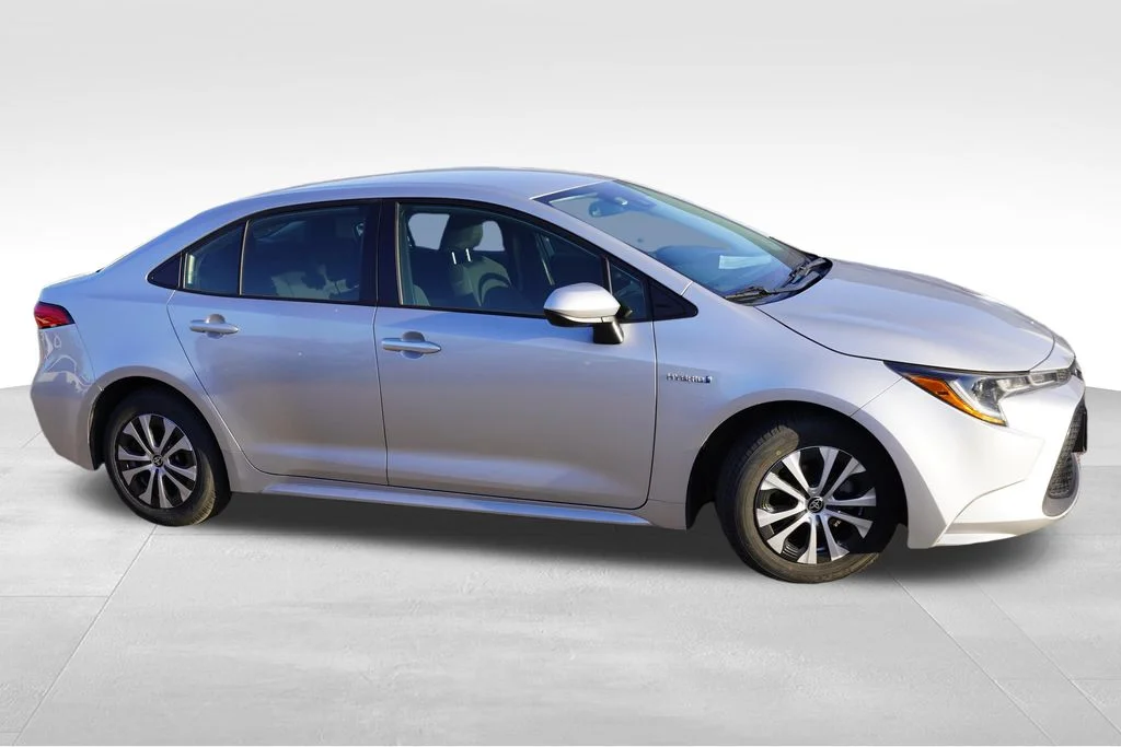 Used 2021 Toyota Corolla LE with VIN JTDEAMDE5MJ013018 for sale in Lakeville, MN