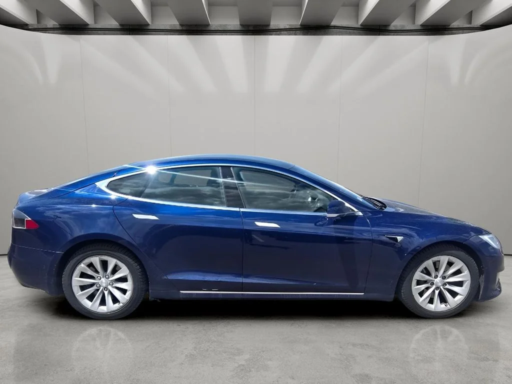 Used 2017 Deep Blue Metallic Tesla 90D image 11
