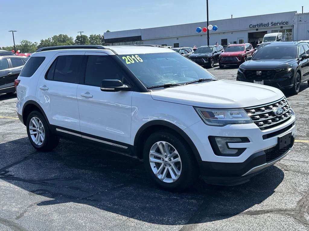 Used 2016 White Ford XLT image 2