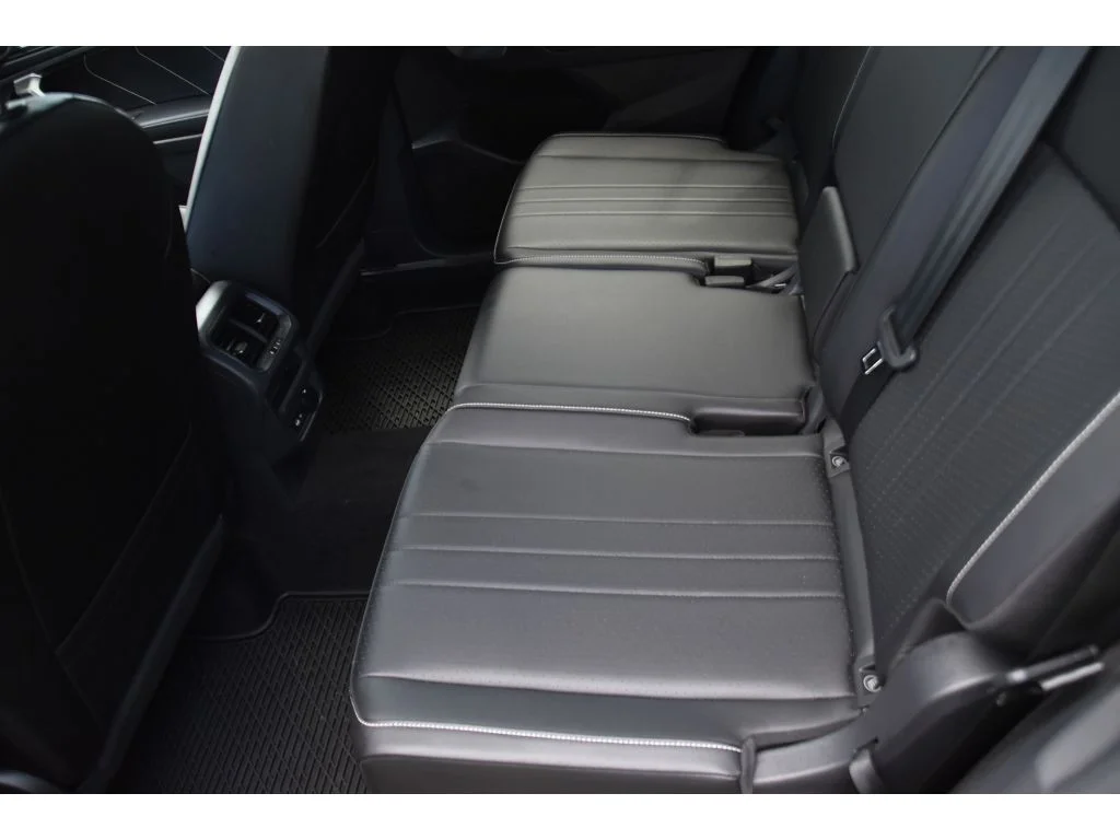 Used 2022 Deep Black Pearl Volkswagen SE R-Line Black image 18