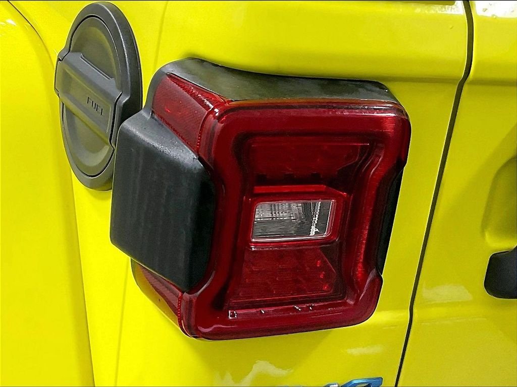 Used 2022 Yellow Jeep  image 33