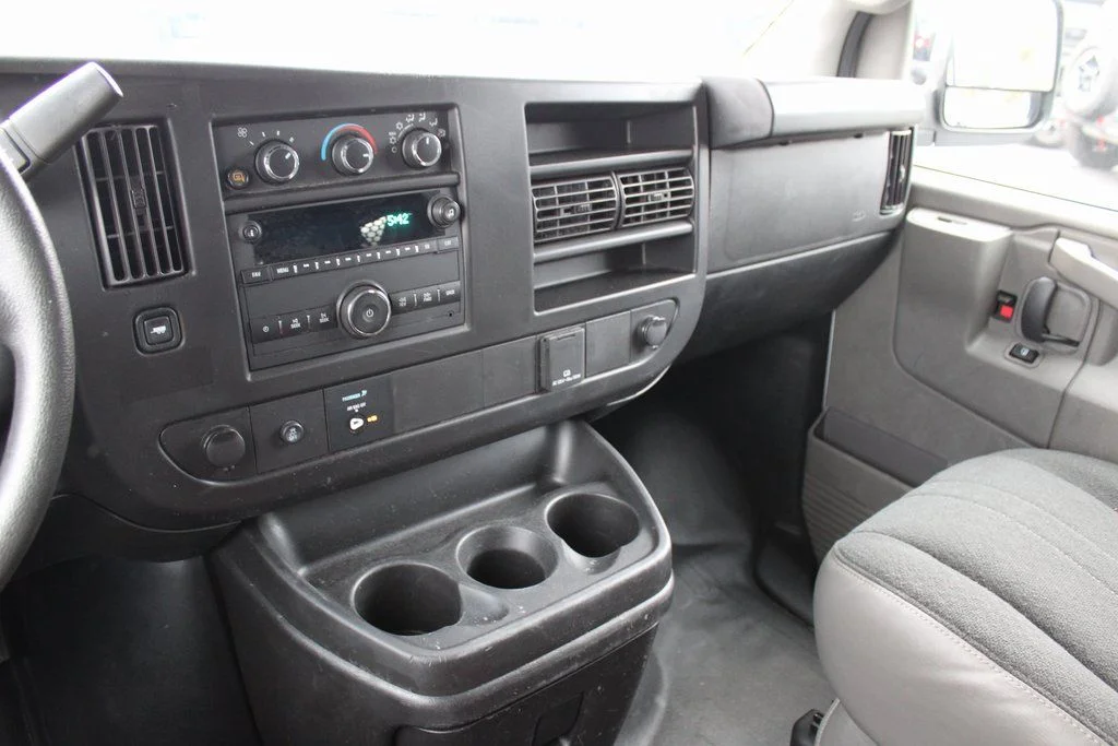 2023 GMC Savana Cargo Work Van - Photo 22