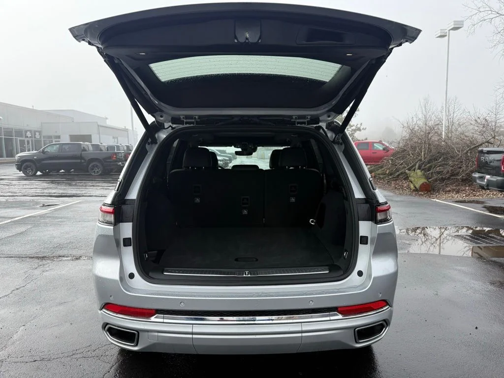 New 2025 Silver Zynith Exterior Paint Jeep Overland image 38