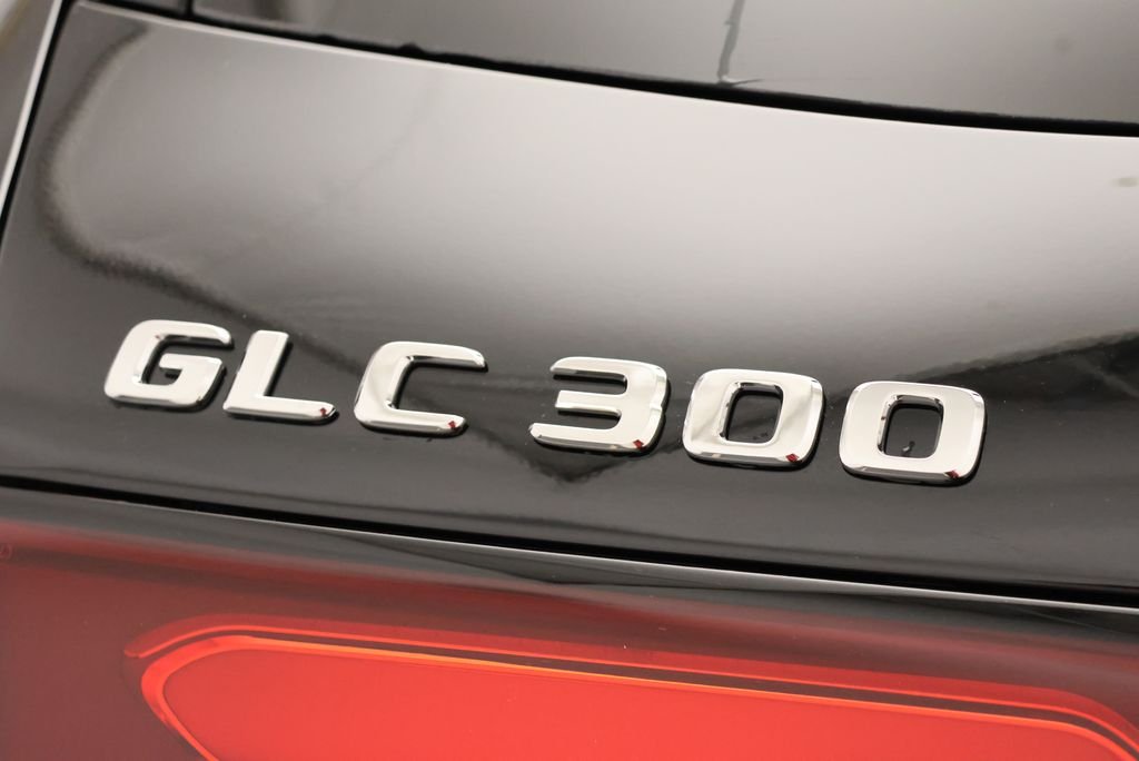 Used 2026 Black Mercedes-Benz GLC 300 image 9