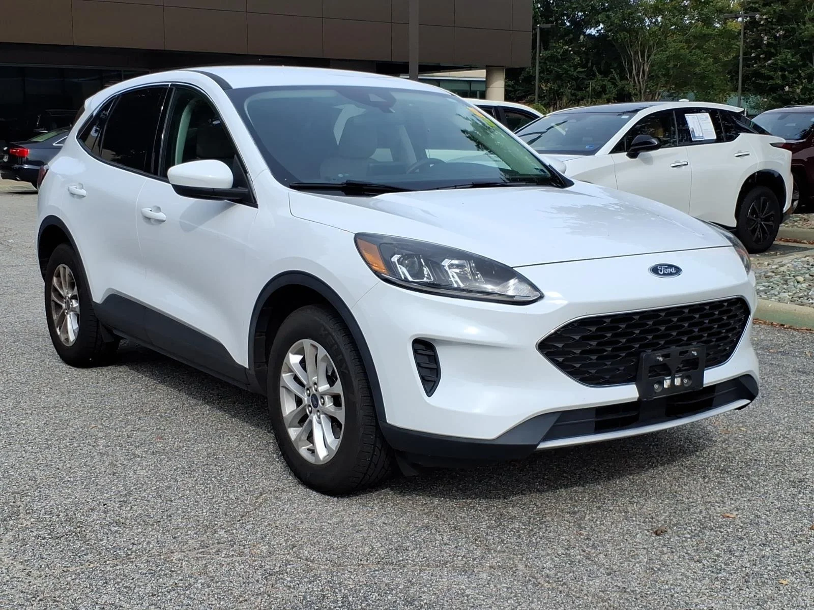 Used 2021 Oxford White Ford SE image 5