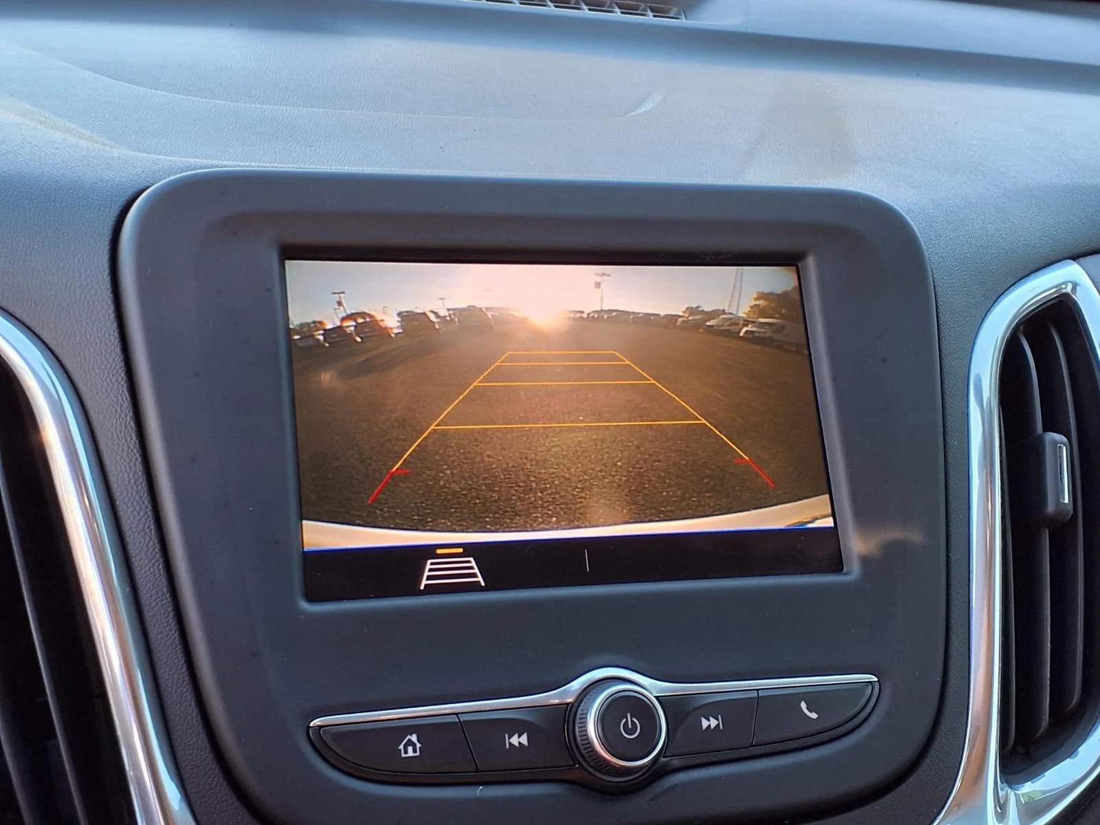 Used 2020 Silver Ice Metallic Chevrolet LT image 4