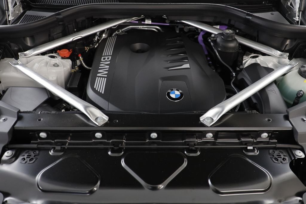 New 2026 Mineral White Metallic BMW xDrive40i image 24