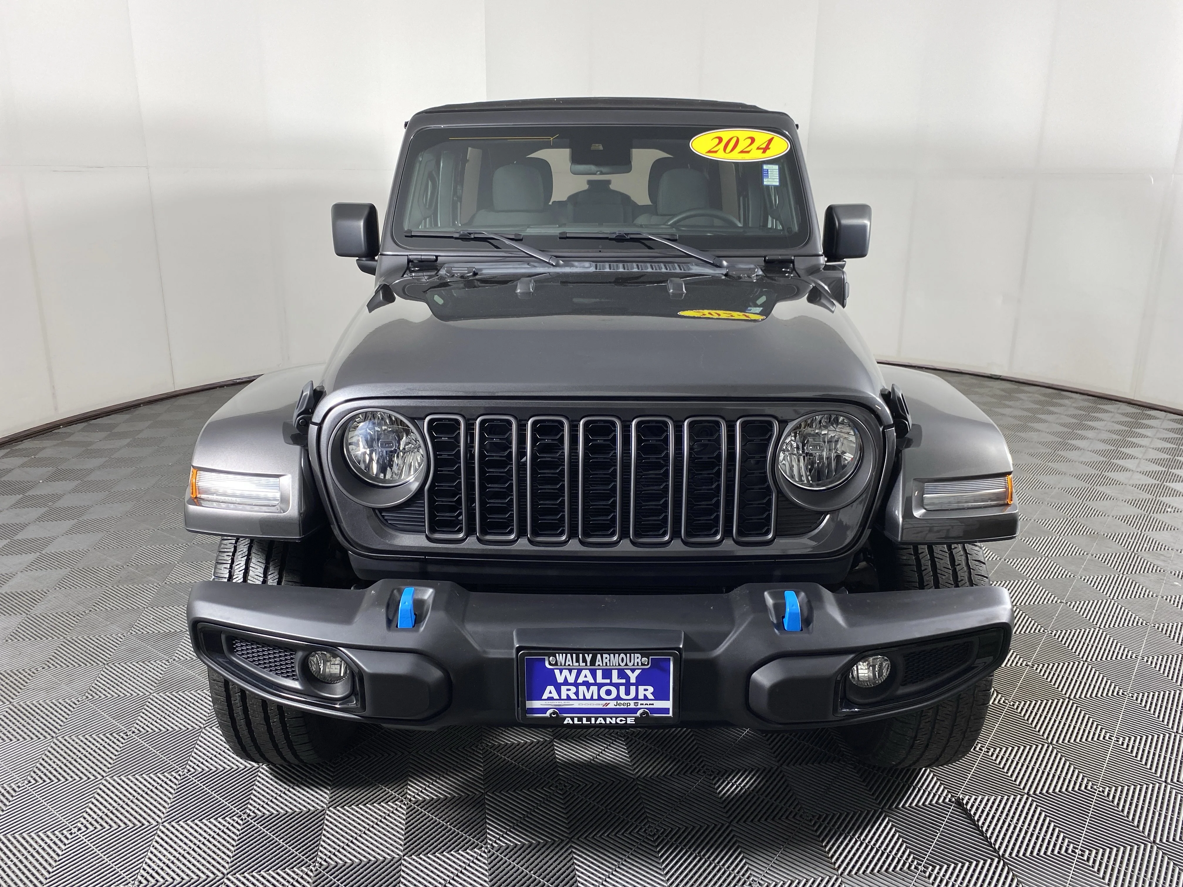 Used 2024 Granite Crystal Metallic Clearcoat Jeep Sport S image 12