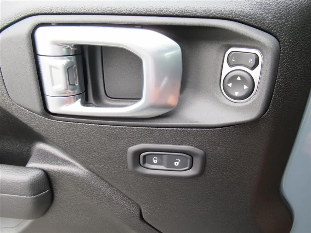 New 2026 Anvil Clear-Coat Exterior Paint Jeep Sport S image 19