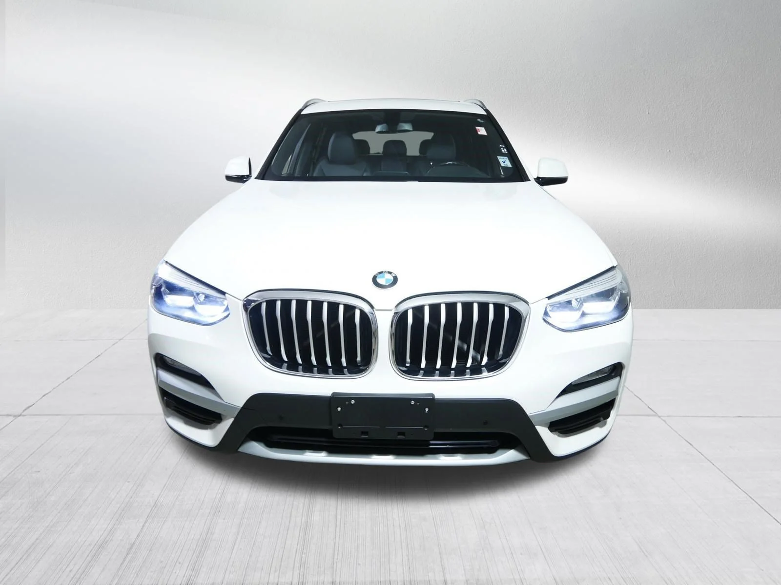 Used 2018 Alpine White BMW xDrive30i image 2