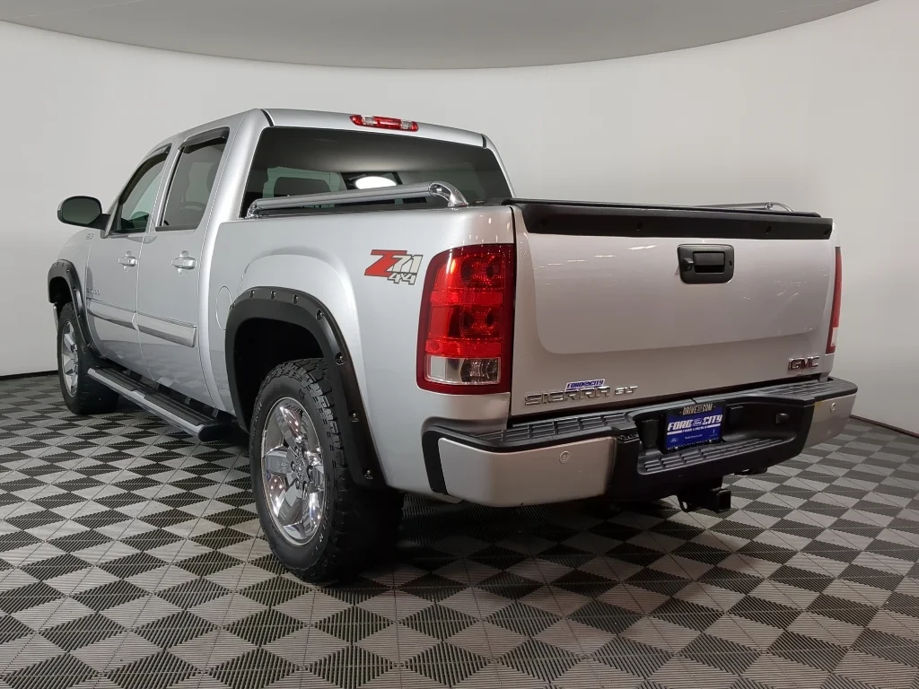 Used 2013 White GMC SLT image 6