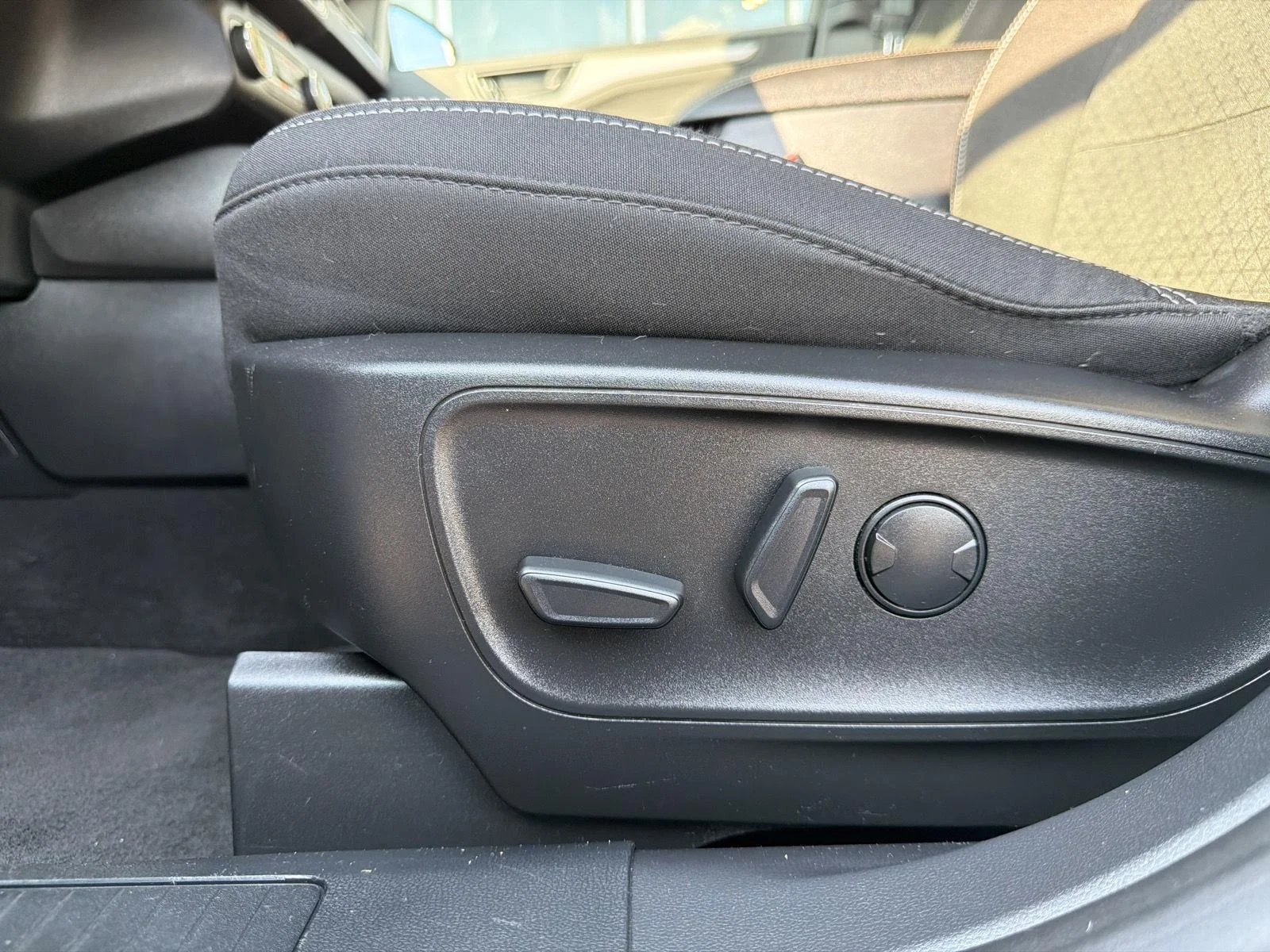 Used 2023 Oxford White Ford Active image 14