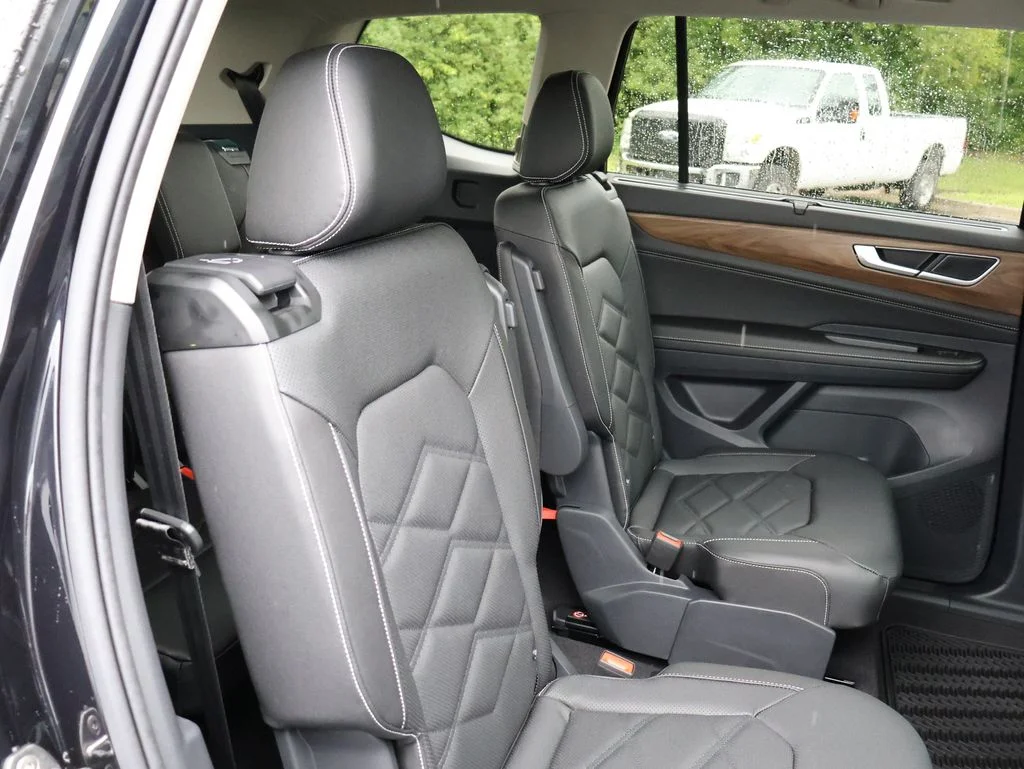 New 2026 Black Volkswagen 2.0T SE w/Technology image 30
