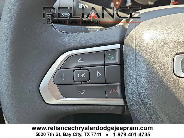 New 2026 Hydro Blue Pearl-Coat Exterior Paint Jeep Latitude image 19