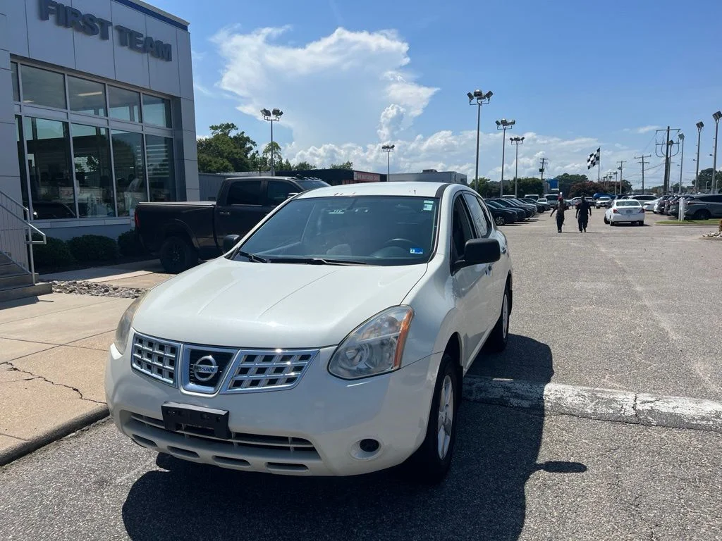 Used 2010 White Nissan S image 7
