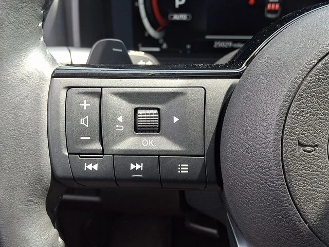 Used 2023 Gray Nissan Platinum image 24