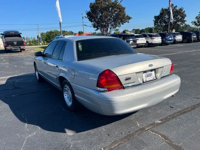 Used 2000  Ford LX image 25