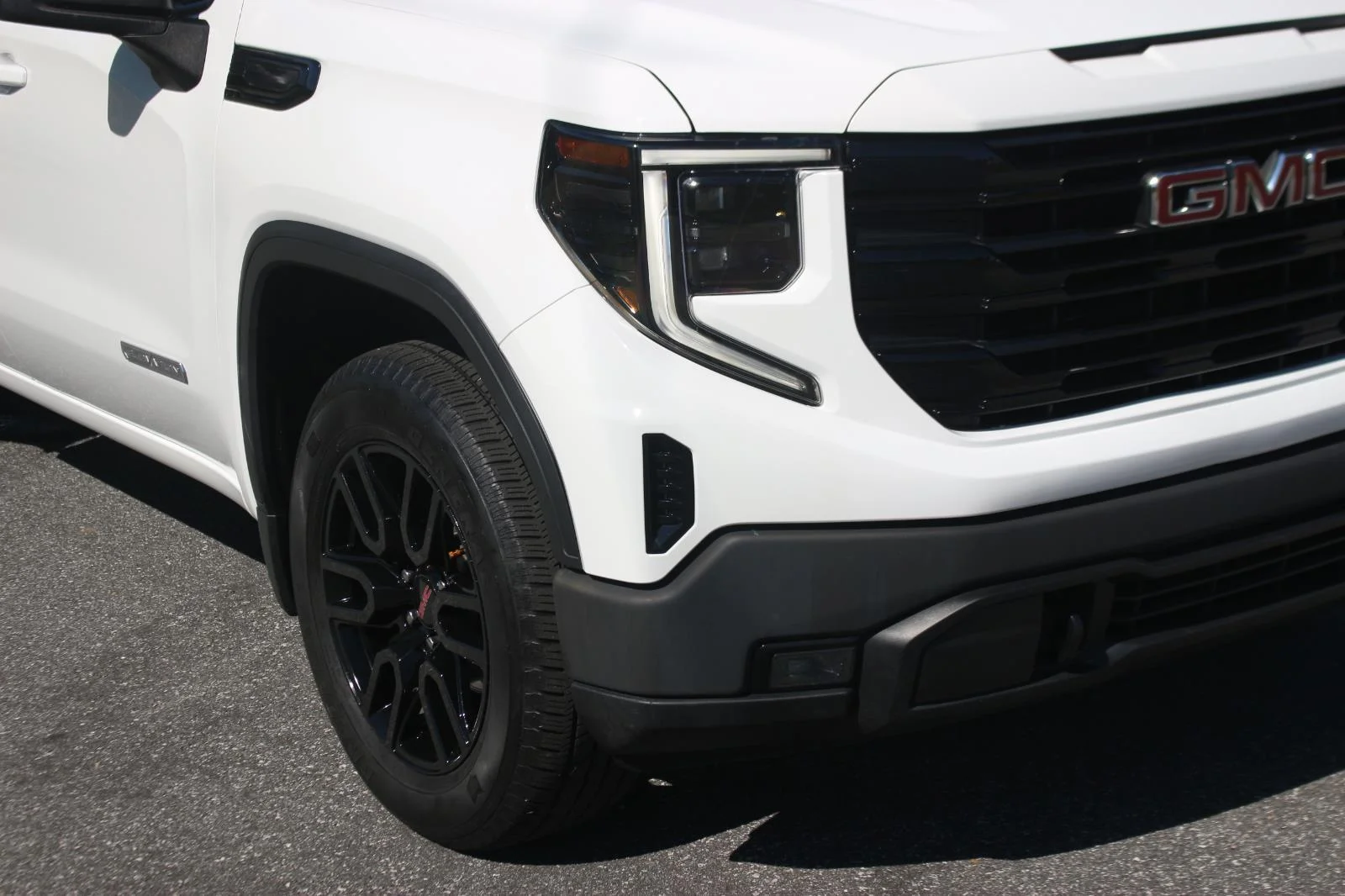 Used 2023 Summit White GMC Elevation image 9