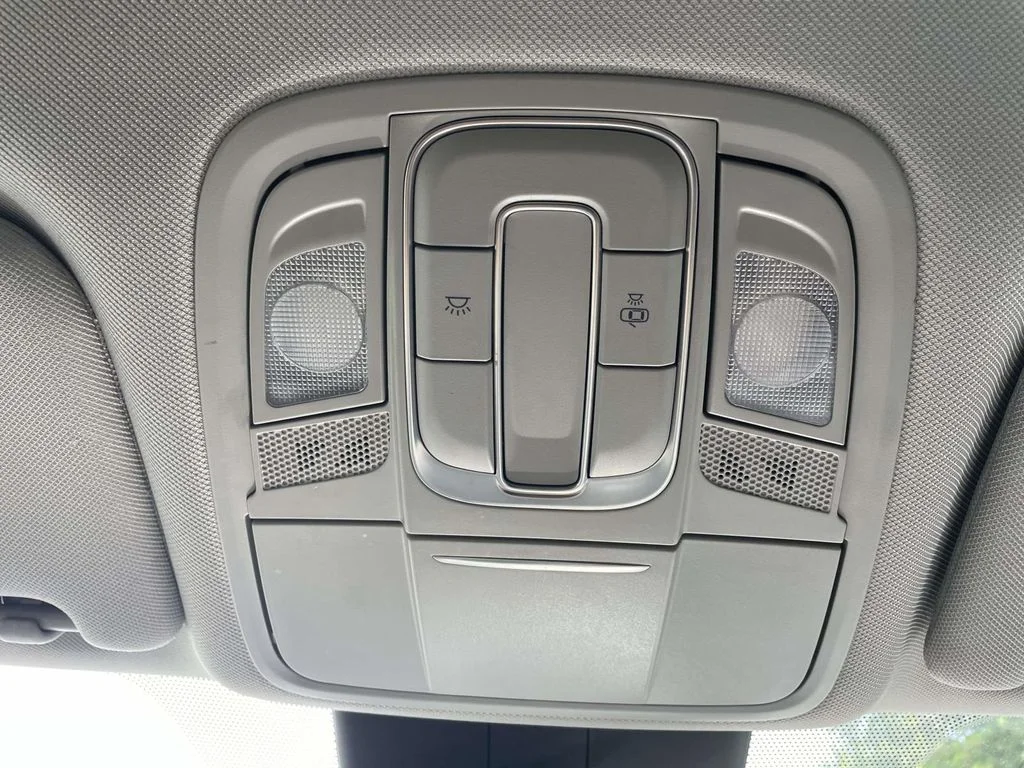 Used 2019 Brown Hyundai SE image 30