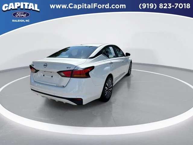 Used 2024 White Nissan 2.5 SV image 8