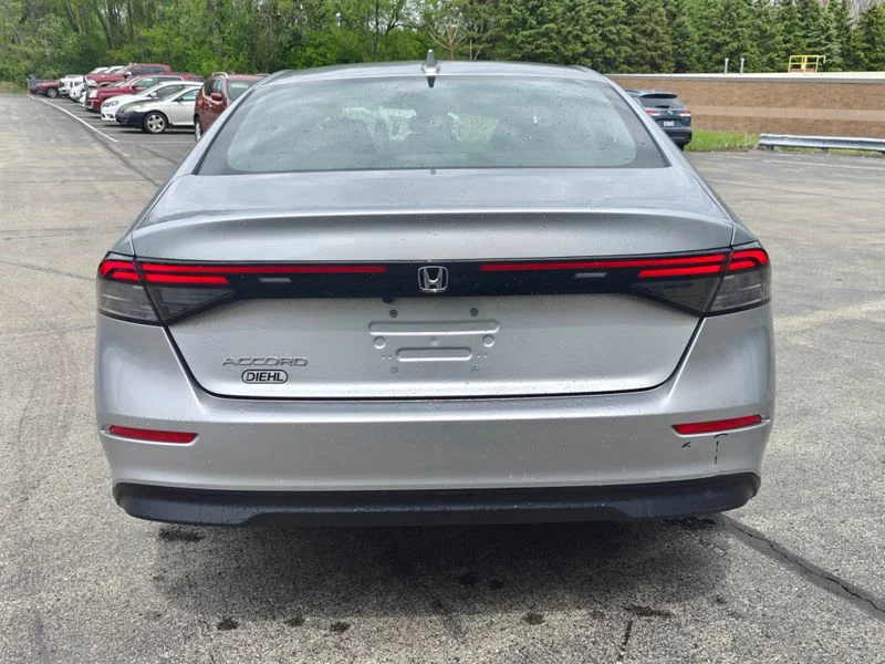 Used 2025  Honda LX image 6