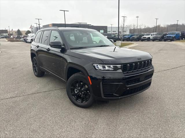 New 2026 Diamond Black Crystal Pearl-Coat Exterior Paint Jeep Altitude image 2