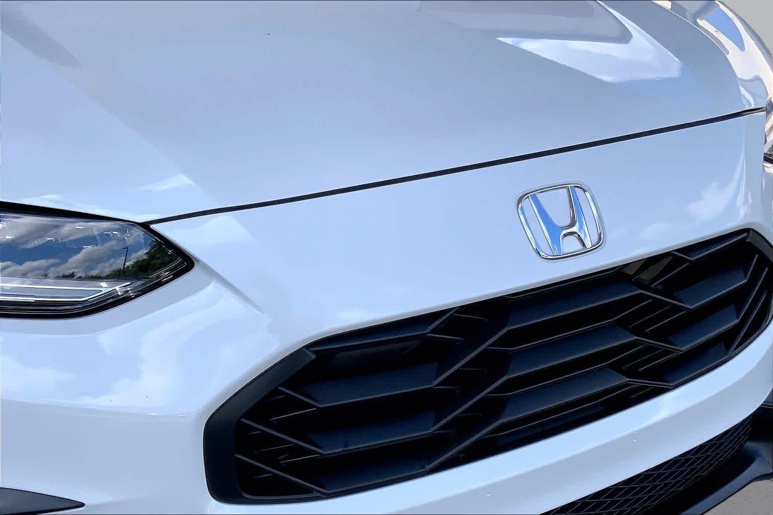 Used 2024 Platinum White Pearl Honda Sport image 32