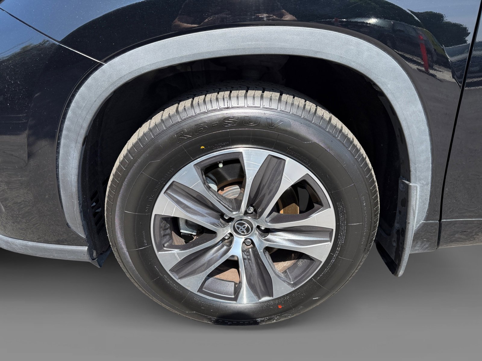 Used 2022 Midnight Black Metallic Toyota XLE image 9