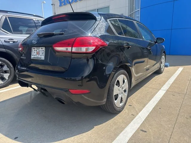 Used 2016 Black Kia LX image 4