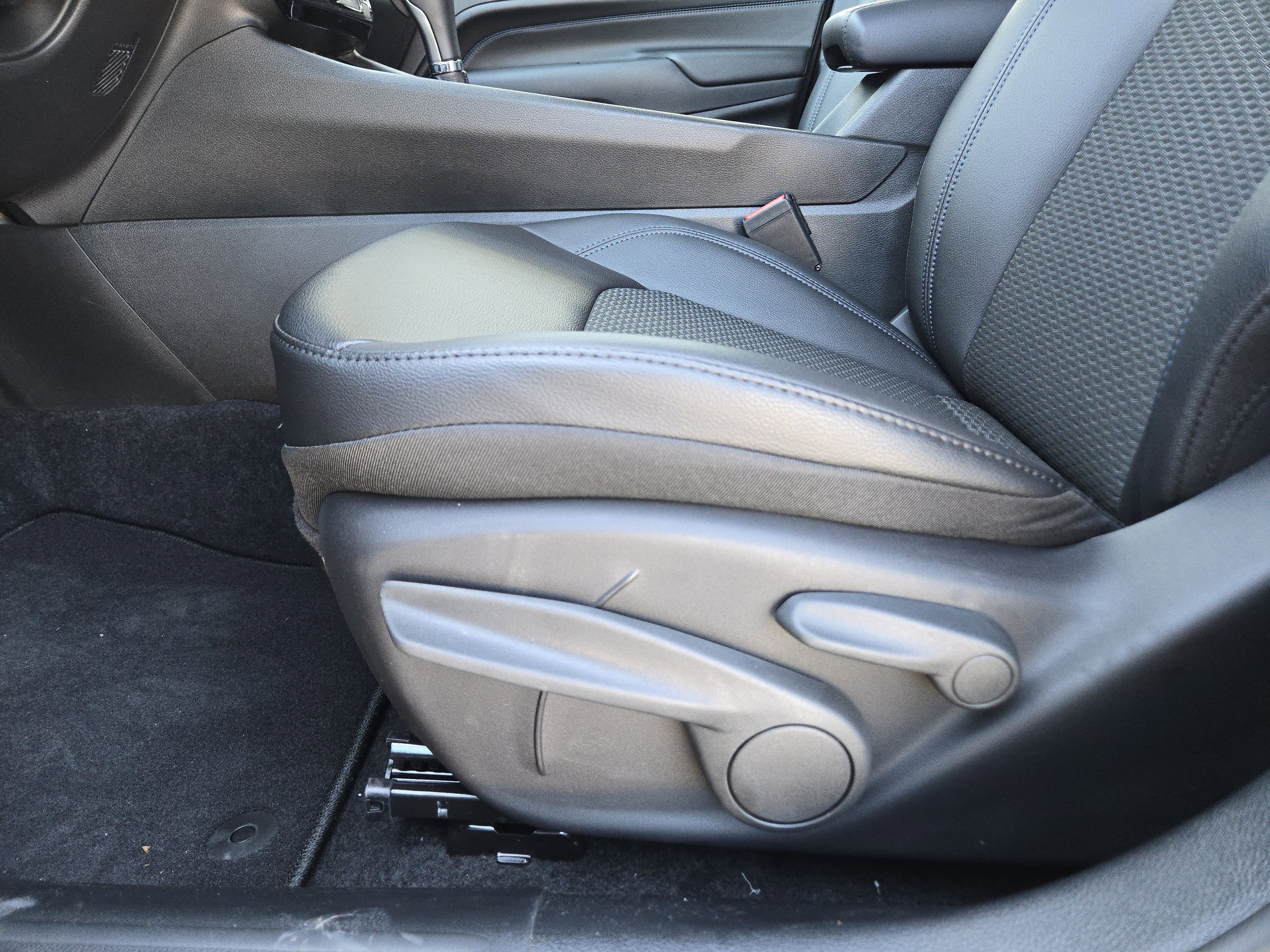 New 2026 Diamond Black Crystal Pearlcoat Jeep Latitude image 20