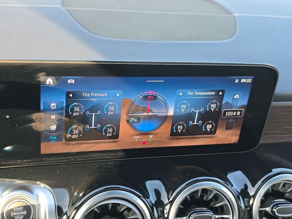 New 2026 Polar White Mercedes-Benz GLB 250 image 29