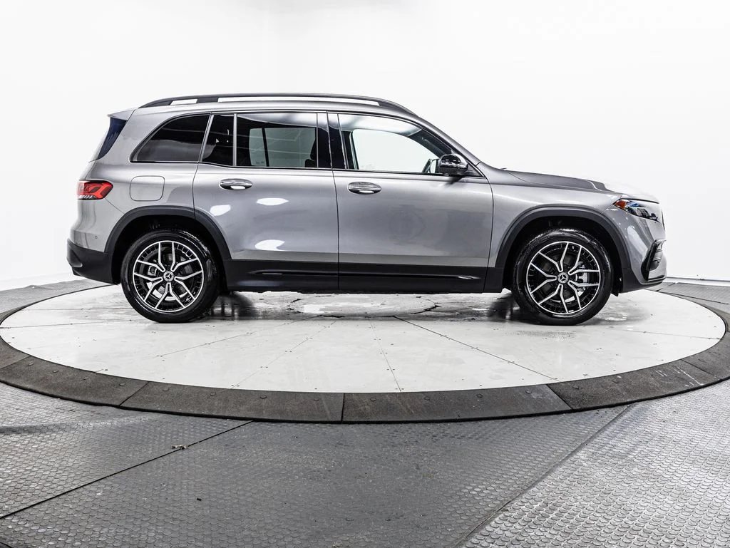 Used 2023 Mountain Gray Metallic Mercedes-Benz 300 image 32