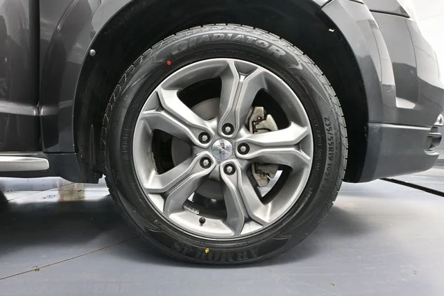 Used 2017 Gray Dodge Crossroad image 16