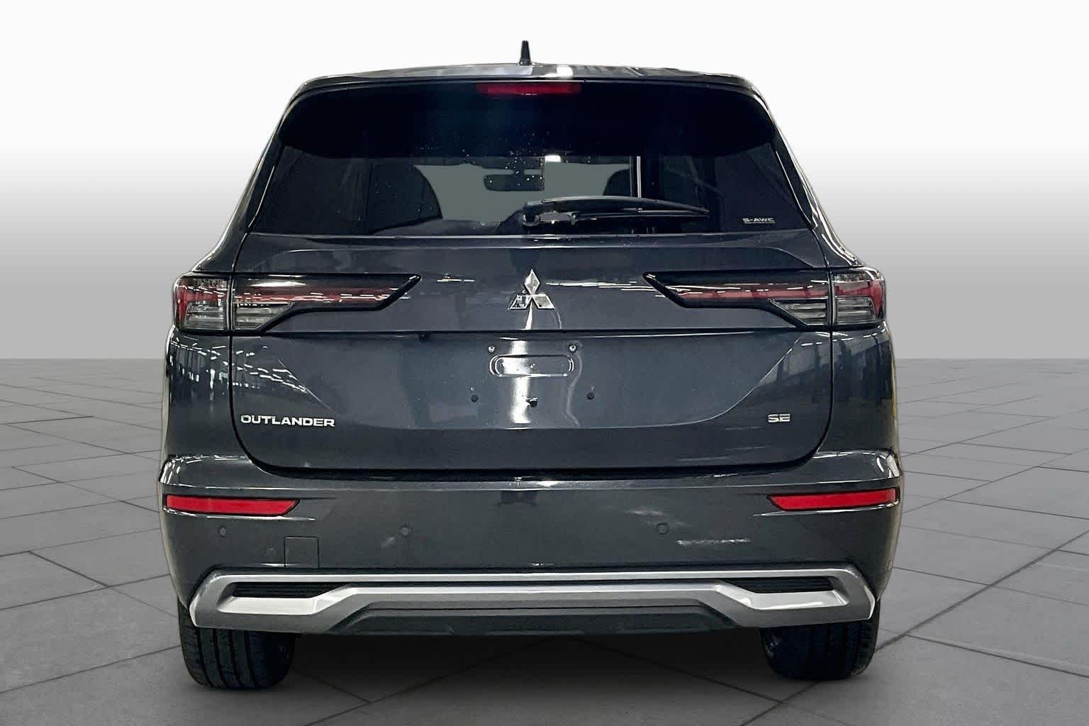 Used 2025 Graphite Gray Mitsubishi SE image 5