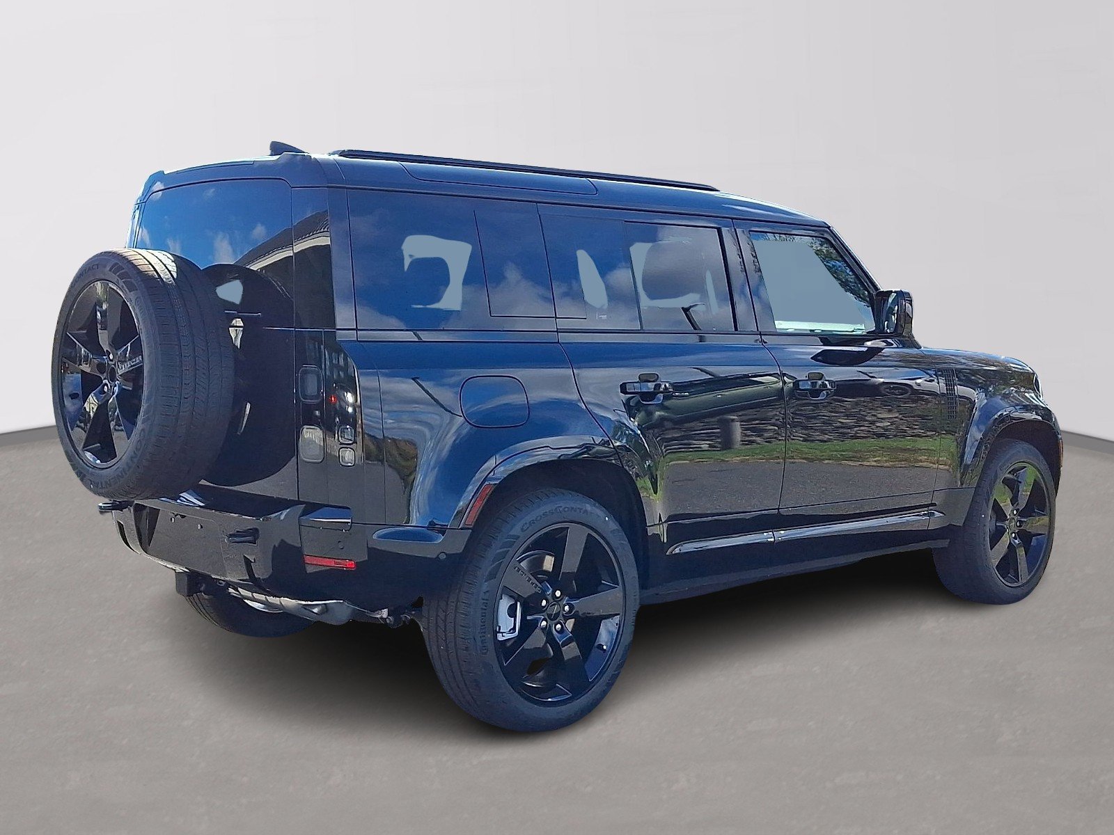 New 2026 Santorini Black LAND ROVER X-Dynamic SE image 3