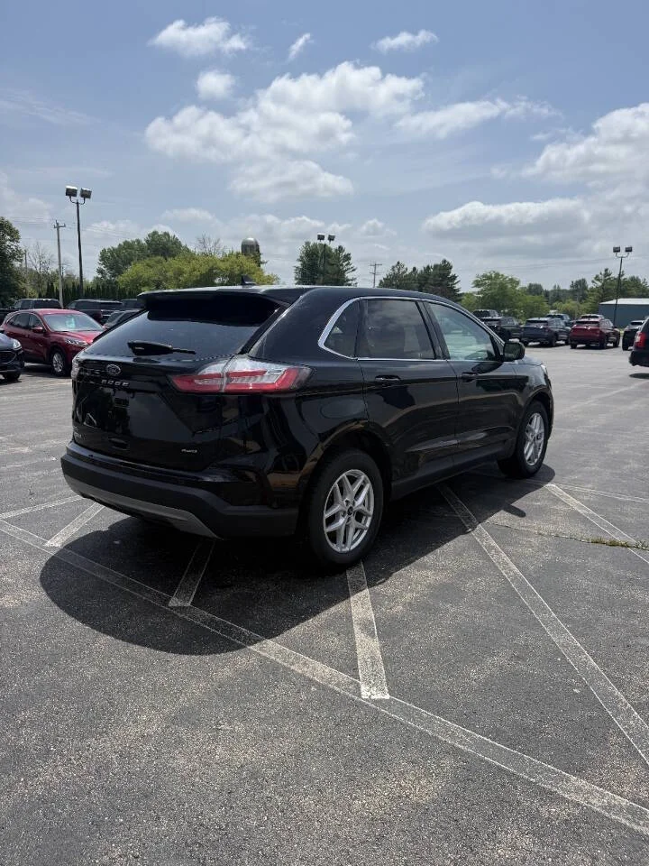 Used 2022 Agate Black Ford SEL AWD 4dr Crossover image 4