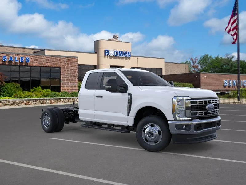 New 2026 Oxford White Ford F-350® XL image 31