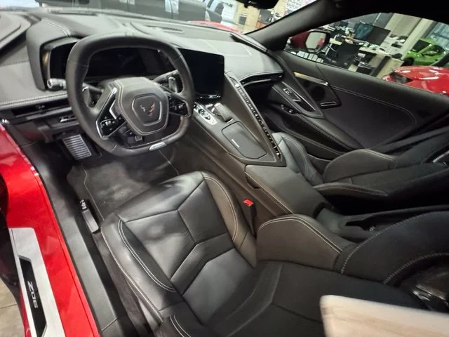 Used 2025 Red Mist Metallic Tintcoat Chevrolet 2LZ image 16