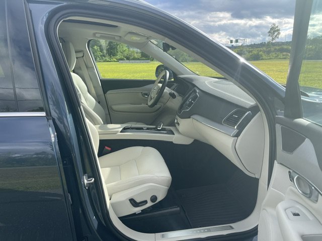 Used 2024 Blue Volvo Core Bright Theme image 9