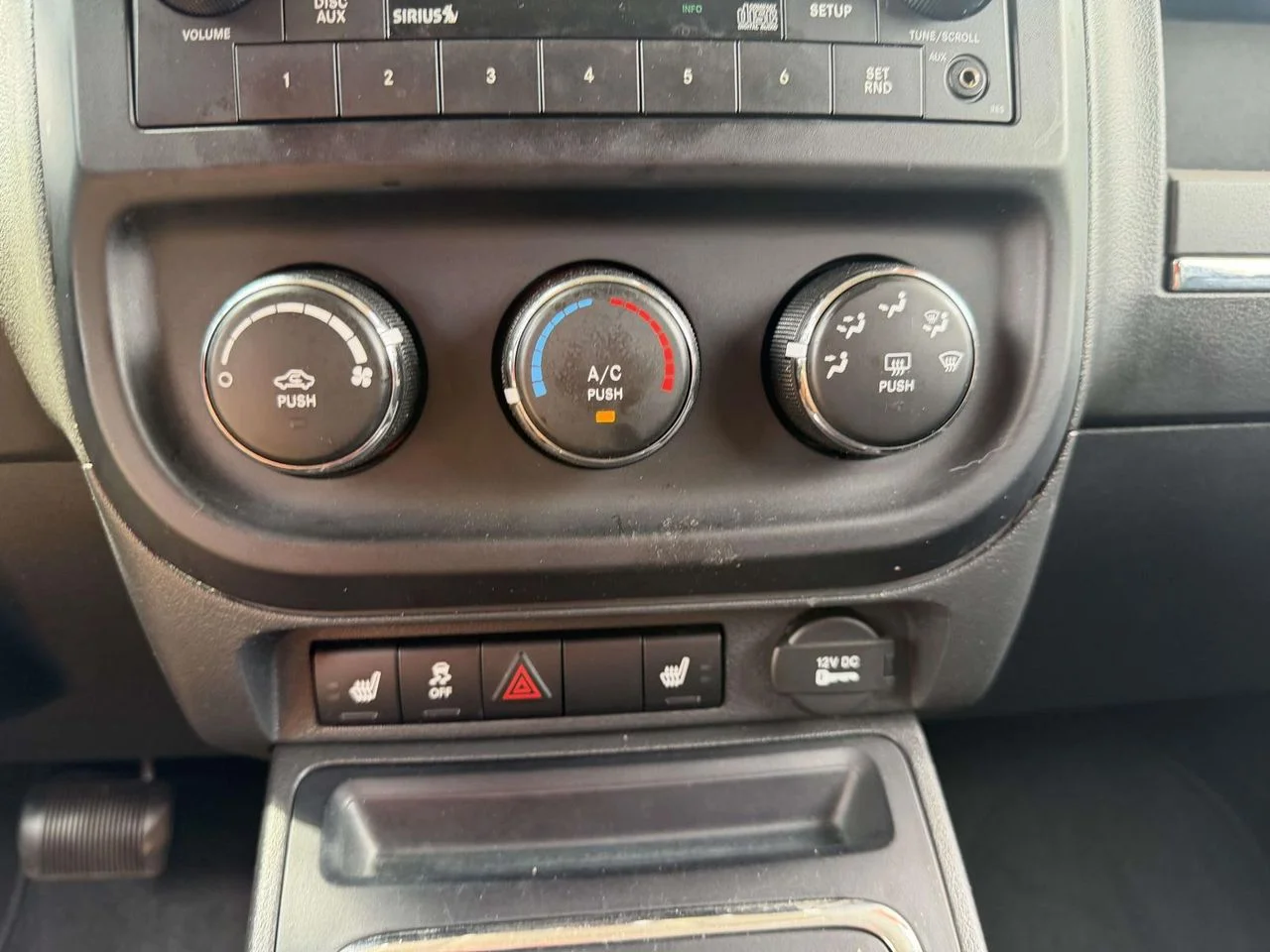 Used 2015 Granite Crystal Metallic Clearcoat Jeep Latitude image 28