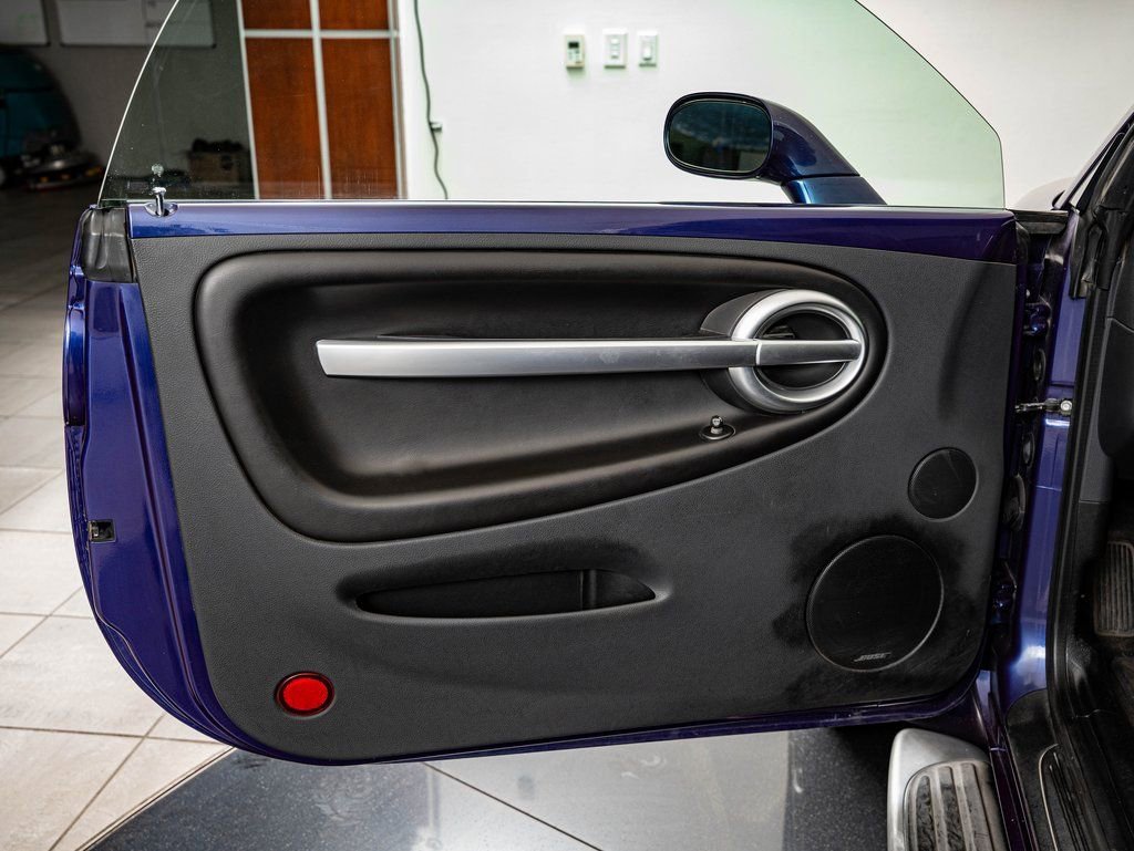 Used 2004 Ultra Violet Metallic Chevrolet  image 23