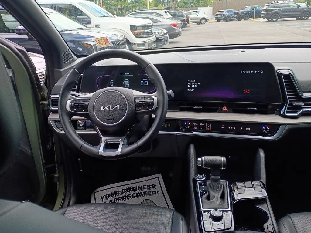 Certified Used 2025 Jungle Green Kia X-Line image 27
