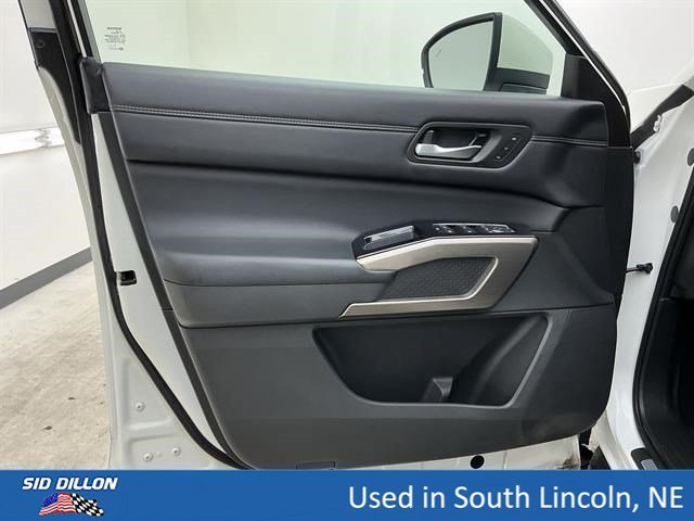Used 2024 Pearl White Tricoat Nissan Platinum image 16